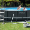 Intex 26326NP  Piscina Fuori Terra Ultra XTR Frame Rotonda, Pompa Filtro 5700 Lh, Scaletta, Telo Base e Copertura, 19156 L, Acciaio e PVC, Grigio, 488x122 cm