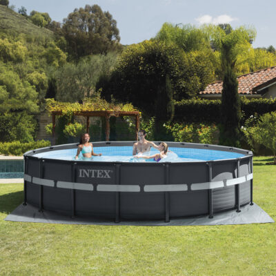 Intex 26330NP  Piscina Fuori Terra Ultra XTR Frame Rotonda, Pompa Filtro 7900 Lh, Scaletta, Telo Base e Copertura, 26423 L, Acciaio e PVC, Grigio, 549x132 cm