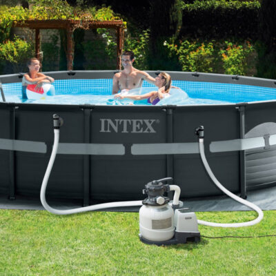 Intex 26330NP  Piscina Fuori Terra Ultra XTR Frame Rotonda, Pompa Filtro 7900 Lh, Scaletta, Telo Base e Copertura, 26423 L, Acciaio e PVC, Grigio, 549x132 cm