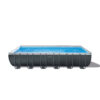 Intex 26364GN  Piscina Fuori Terra Ultra XTR Frame Rettangolare, Pompa Filtro 7900 Lh, Scaletta, Telo Base e Copertura, 31805 L, Acciaio e PVC, Grigio, 732x366x132 cm