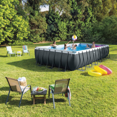 Intex 26364GN  Piscina Fuori Terra Ultra XTR Frame Rettangolare, Pompa Filtro 7900 Lh, Scaletta, Telo Base e Copertura, 31805 L, Acciaio e PVC, Grigio, 732x366x132 cm