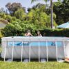 Intex 26770NP  Piscina Fuori Terra Prisma Frame Clearview Rettangolare, Pompa Filtro 2006 Lh, Scaletta, Telo Base e Copertura, 8418 L, Acciaio e PVC, Grigio, 400x200x122 cm