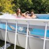 Intex 26770NP  Piscina Fuori Terra Prisma Frame Clearview Rettangolare, Pompa Filtro 2006 Lh, Scaletta, Telo Base e Copertura, 8418 L, Acciaio e PVC, Grigio, 400x200x122 cm