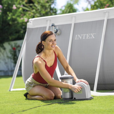 Intex 28636  Pompa Filtro a Cartuccia Krystal Clear, Flusso d'Acqua 5678 Lh, Flusso di Sistema 4353 Lh, per Piscine Easy Set da 549 cm, Frame da 549-610 cm, Ovale da 503-610 cm, Plastica, Grigio