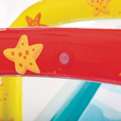 Intex 56167NP - Scivolo Acquatico Gonfiabile Surf, con Spruzzino e Due Mini Tavole Surf, Vinile, Multicolore, 561x137x99 cm